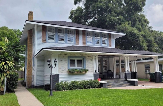 Charming home in the heart of South Tampa, two blocks from Bayshore with pool