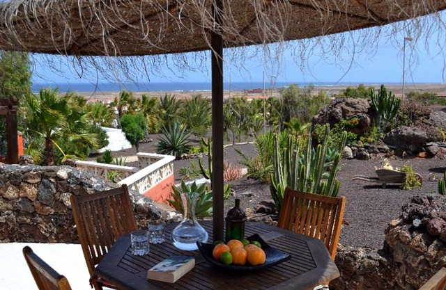 Charming house, splendid ocean view. Private terrace