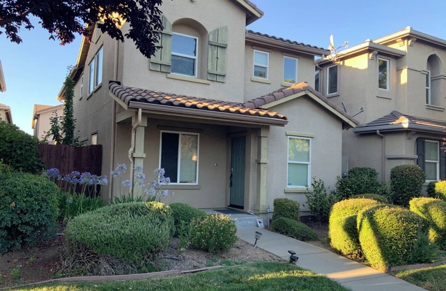 Charming house in enjoyable Sacramento with WiFi, AC,Close to Airport