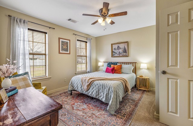 Charming house minutes from everything in Monroe/West Monroe! 5-Star hosts!