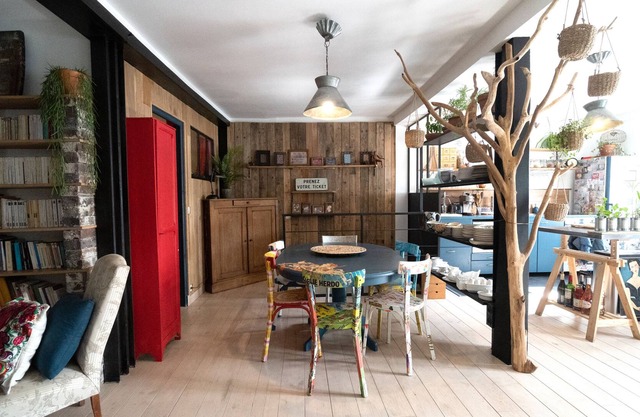 Charming house on the edge of a wood, less than 5 km from Paris