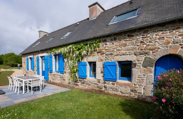 Charming house, quiet, 10 minutes walk from the Trieux and the GR34.