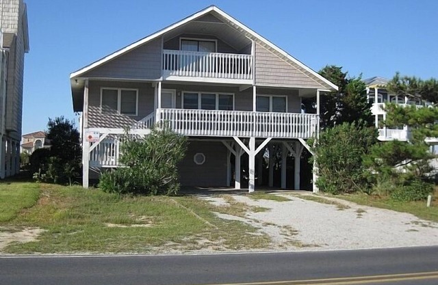 Charming House w/Ocean Views, Steps to Beach Access!