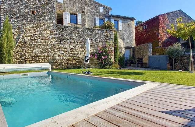 Charming house with pool in Drôme Provençale