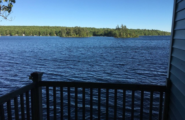 Charming Lake front Cottage w/dock close to Acadia National Park & Bar Harbor