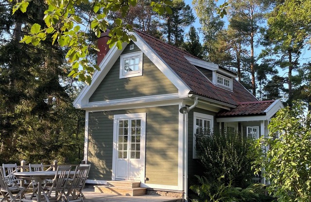 Charming lake house with private jetty and amazing seaview