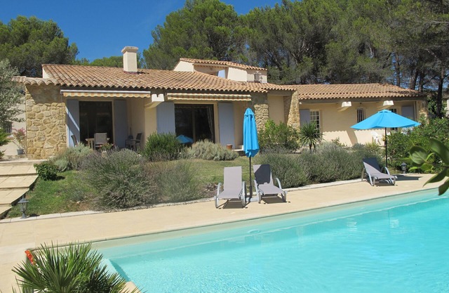Charming Mazet between Aix en Provence and the Luberon