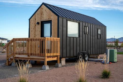Charming Micro Home Escape: Unforgettable Glamping Experience in Colorado