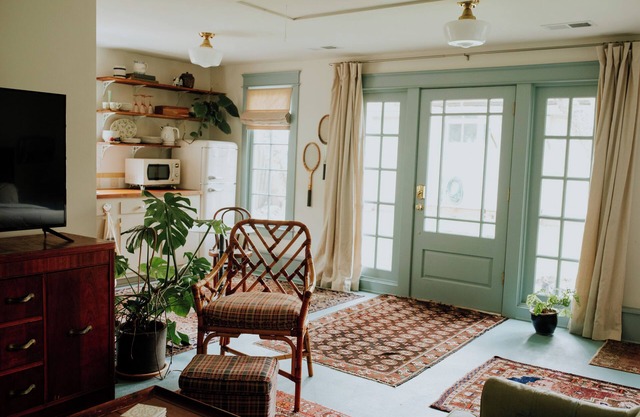 Charming midtown cottage with central air and driveway parking, great location