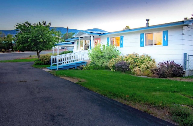 Charming Mountainview Home