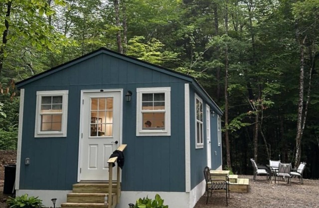 Charming new cottage w/modern amenities on peaceful Bog Lake, Northfield Maine