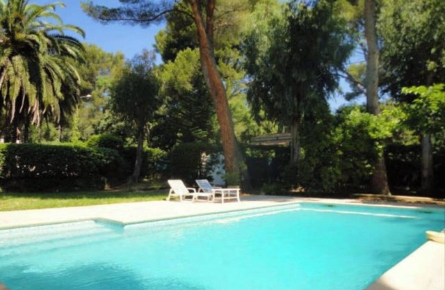 CHARMING NEWLY RENOVATED HOUSE WITH NICE POOL (AIR CONDITIONING & WIFI)