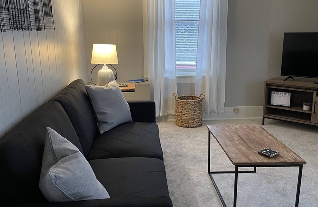 Charming Newly Renovated 1 Bedroom