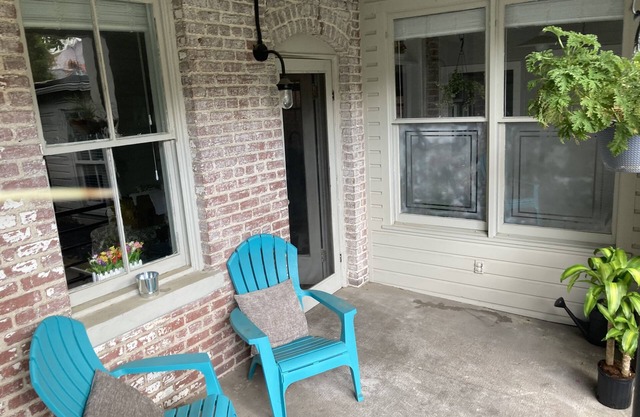 Charming One Bedroom Apartment in Downtown