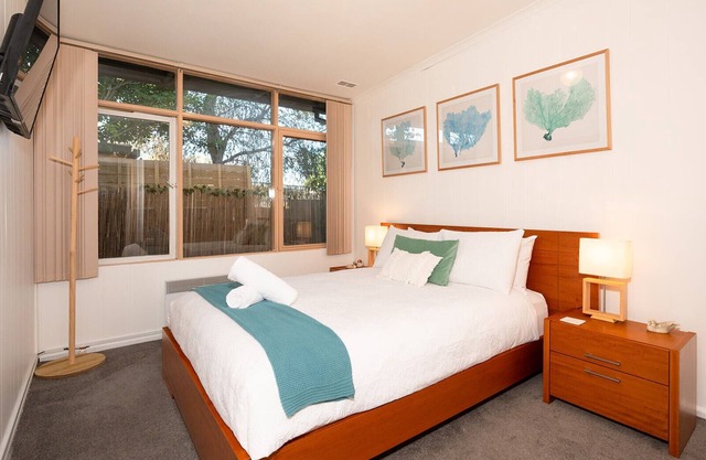 Charming pet friendly house in Rosebud a short stroll to the beach & free WIFI