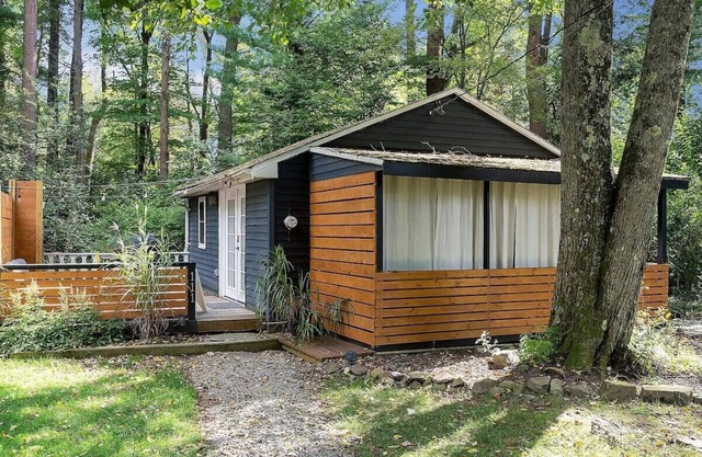 Charming Pocono Bungalow | Couples Retreat