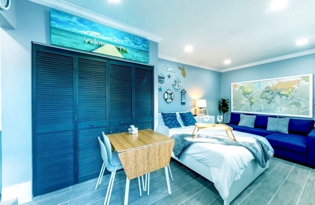 Charming Private Studio with AC and WiFi in lovely Hollywood