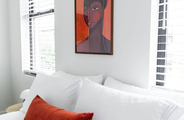 Charming quiet 2 bedrooms 4 beds 2.5 bath 20 mins to NYC