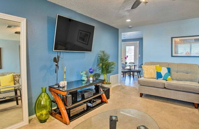 Charming quiet 3-bedroom house in nice neighborhood