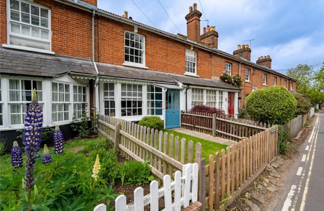 Charming renovated cottage in Hartley Wintney