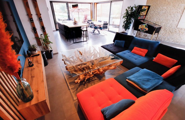 Charming renovated house by the sea - jacuzzi, garden & 3 bedrooms