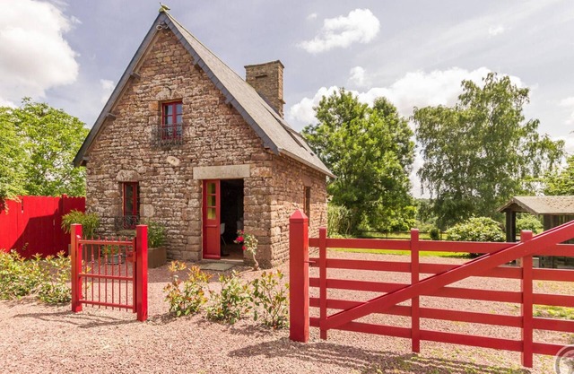 Charming Rural Home with Garden, Close to Mont St Michel and D-Day Beaches