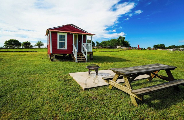 Charming Rustic Cabin w/Lake view and Country Hills - Family Farms - Cabin 7