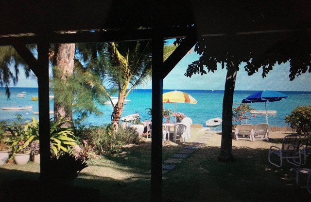 Charming sea front accommodation Trou aux Biches