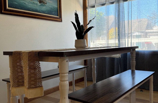 Charming Seaside Cottage-Minutes from Oceanfront-Pet Friendly!