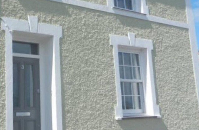 Charming semi-detached cottage in New Quay. Sea views from the windows. Family-friendly location