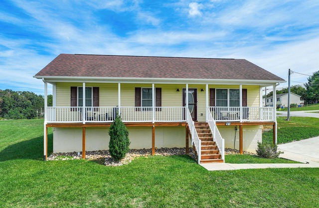 Charming Shenandoah Retreat w/Deck!