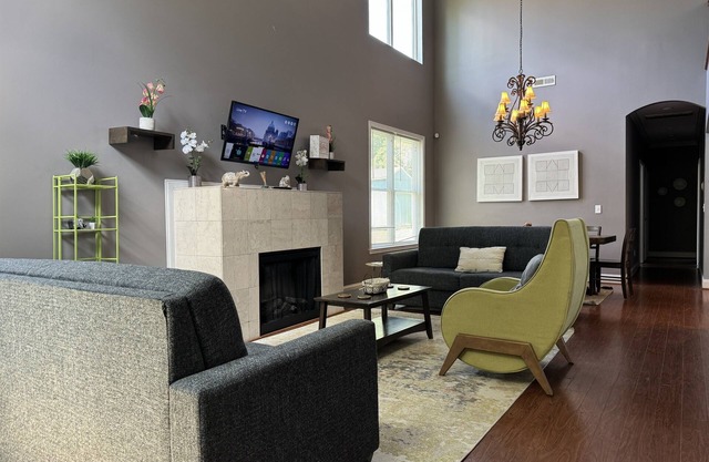 Charming Spacious Home Near City