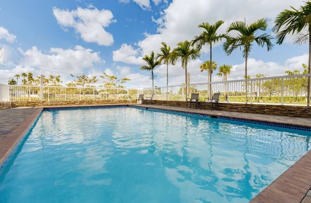 Charming Stay: 2 Queen Beds, Fairfield Inn, Next to Everglades, Free Parking