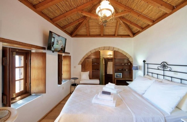 Charming Stay with Stunning Views -MARE – MonoLithos Inn