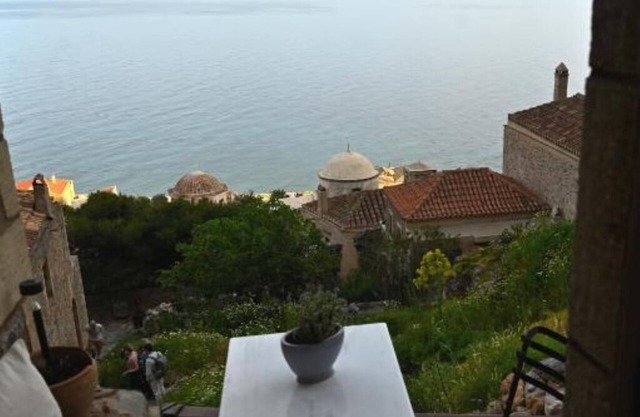 Charming Stay with Stunning Views-NAMA – MonoLithos Inn