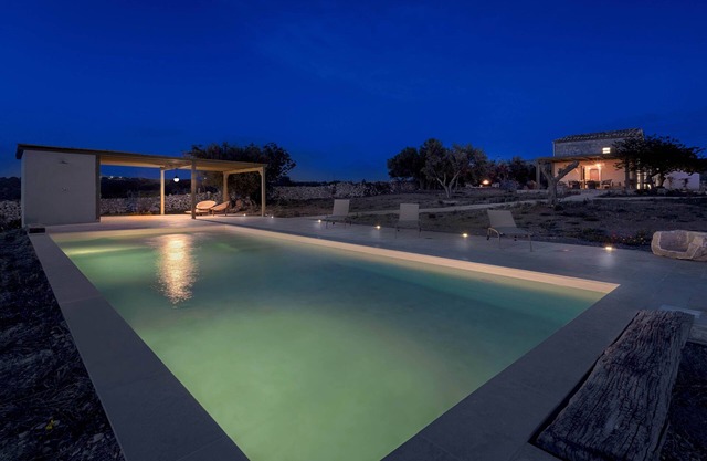 Charming stone farmhouse with swimming pool between countryside and sea
