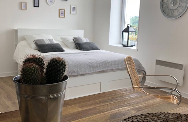 Charming Studio Facing the Port and 100 m from the beach