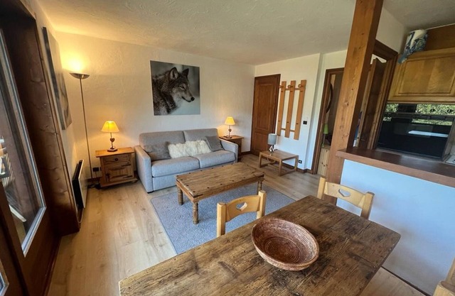 Charming Studio Near Mont d'Arbois Slopes & Golf, Balcony, Sleeps 4, Pet-Friendly