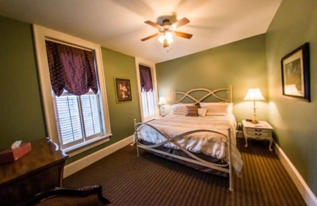 Charming suiteThe Van Cleve-King bed-Spacious