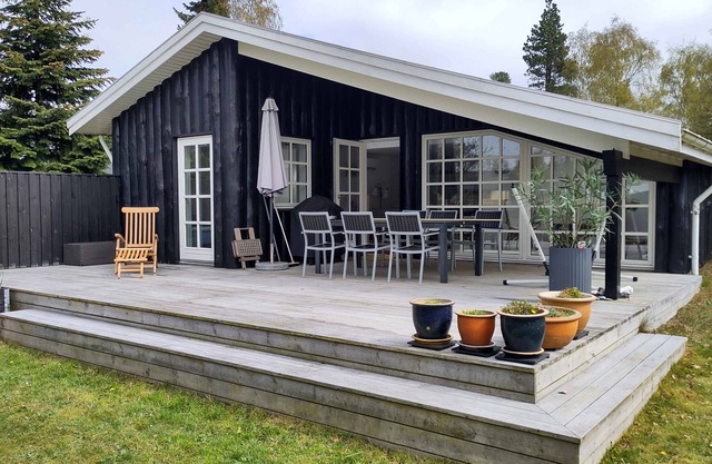 Charming summer house close to the beach