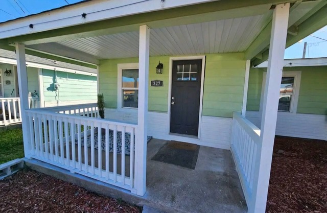 Charming townhome in lovely Osceola with AC, WiFi, 227