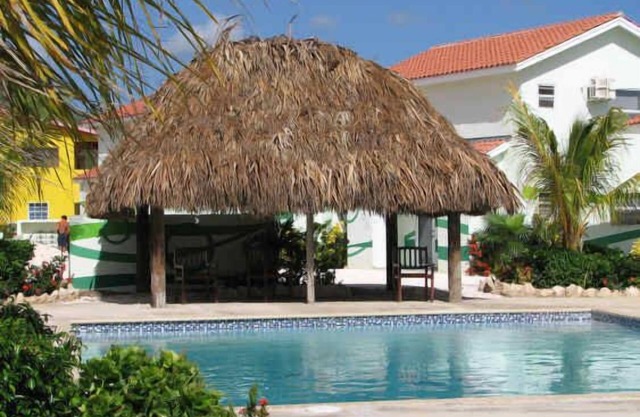 CHARMING VACATION HOME DIRECTLY ON THE BAY