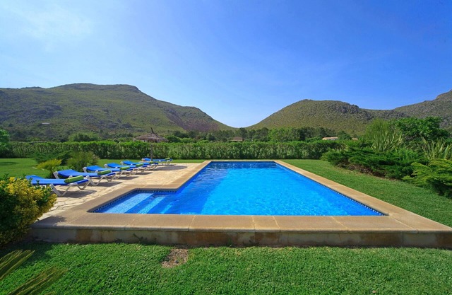 Charming villa w/pool walking distance to beach!