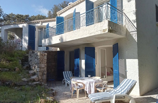 Charming villa: Charming F2, 5-minute walk from the beach.