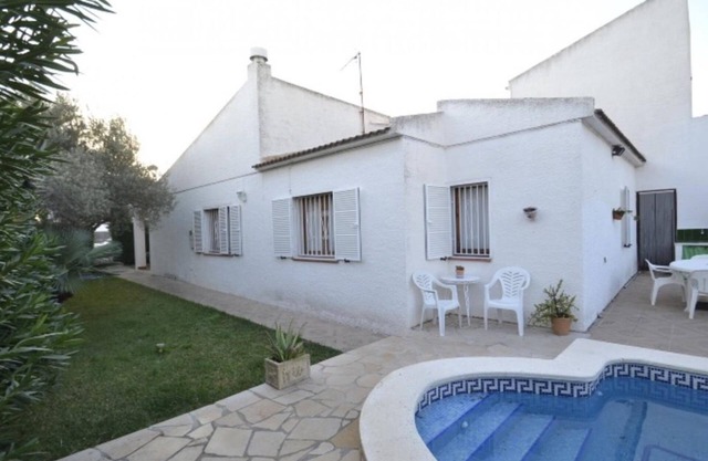 Charming Villa Xato with Private Pool & Garden, 1 Minute to Beach, Costa Dorada