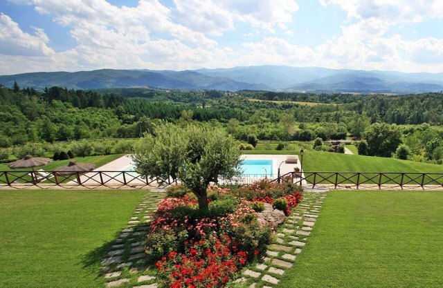 Charming villa in panoramic position w/private pool