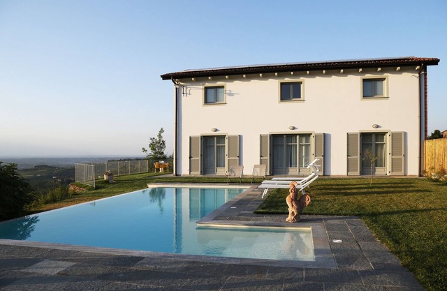 Charming Villa & pool among the UNESCO hills of Monferrato . breathtaking view !