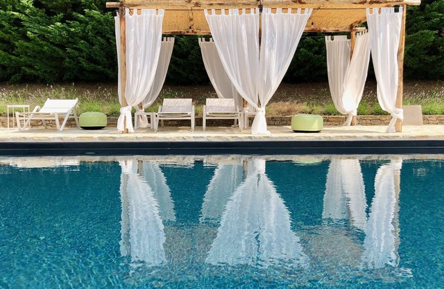 Charming Villa, large heated pool, wonderful views, peaceful location