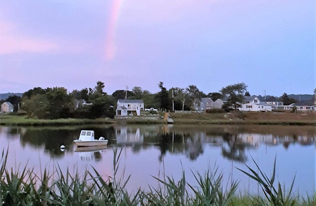 Charming water front home Quiet walkable beach neighborhood. Portsmouth R.I.