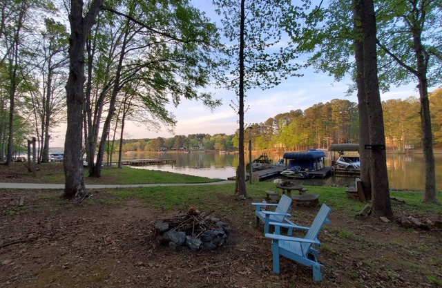 Charming Waterfront Lake Cabin